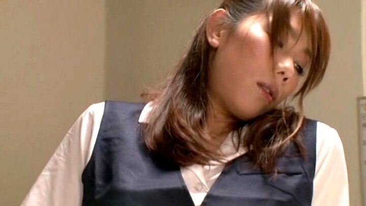 Screenshot 11 from CETD-126 藤野美紀：我搭乘私人花念曼巴士。3. 一位智慧年輕妻子的理智被邪惡的繼父摧毀……一位妻子在丈夫的巴士內被侵犯。被愛與虐待。侵犯巴士 126 分鐘