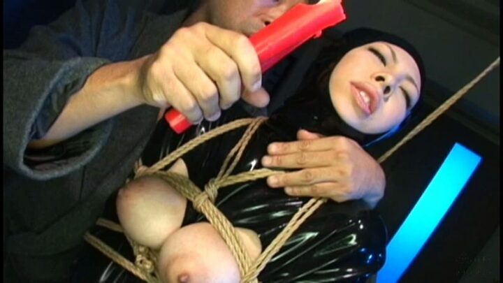 CMC-206 巨乳尋問の歴史: エレナ・トキワ、ヒカル・ワカバヤシ、ユカリ・オリハラ、サヤ・ニシタニ、ミツバ・タチバナ、マミヤ・コウダ、レモン・イツキ、ユカ・オリオリ、ミヤビ・ヤマダ、ユリカ・シラ、コウジ・カナイ、アカネ・ヨシノ、オト・ユキ、アヤミ（タカシ・アカイ、マヒル）、モモ・カワイ、ミサ・ミズキ、サヤ・シノヤによる豊満な女性の屈辱 のスクリーンショット 9