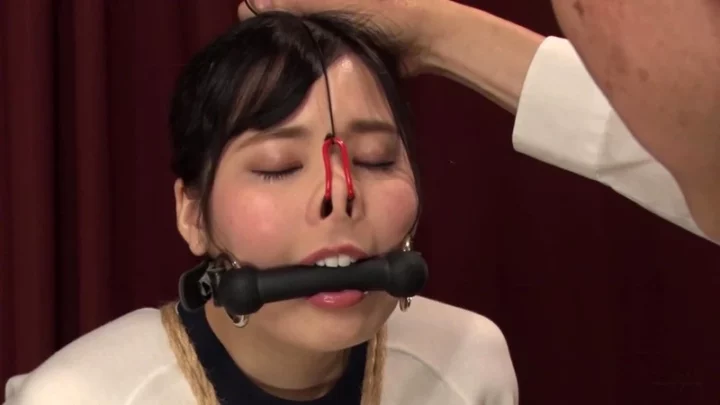 Screenshot 19 aus CMC-243 Toyonaka Arisu Crying in a Sheer Knit Dress: A Young Deceased Woman and the Assigned Editor