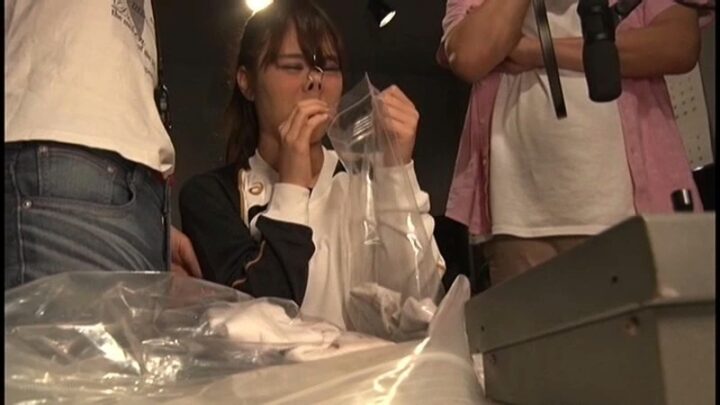 CMN-177 葉美もな: 豊満なDJの刺激的な脇の下SMコスプレノワール のスクリーンショット 18
