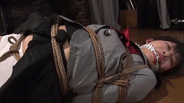 Screenshot 18 aus CMN-190 Mori Mairi Selbstaufnahme Maso Mania: Erniedrigung und Folter eines Mädchens, das sich nach harter Disziplin sehnt