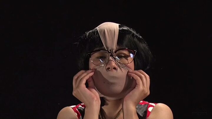 Screenshot 13 from CMN-193 츠카다 시오리: 풍만한 주부의 비밀스러운 불륜 - 리버스 코스프레 쾌락 & M, 가슴 115분