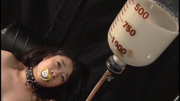 Screenshot 9 from CMV-082 Interrogatoire de prisonnier 2 : Punition humiliante par lavement, SM rasé, Entraînement anal - Ichikawa Ayaka, Nakazato Miho