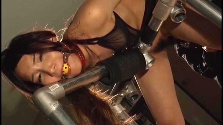 Screenshot 12 from CMZZ-001 Pervert di Iniezione Anale: L'Affare Anale della Moglie di Mountain Hand Hites - Kaneko Sachi Umiliazione con Enema · Fisting Anale