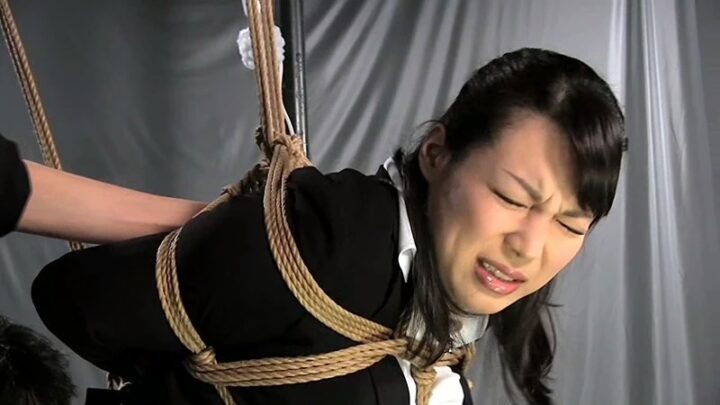 Screenshot 20 from DCHA-002 سر المرأة المتزوجة المسماة جوجو: حرق فائق ... تنورة ميني مثقوبة أكمي فوجيميا أوكا