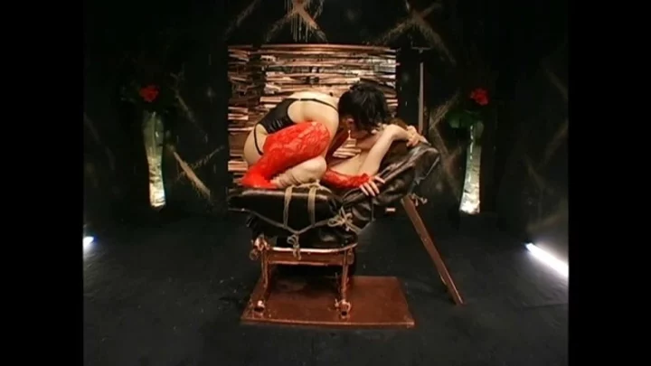 Screenshot 12 aus DDT-405 Pfirsichblüten Demütigung Beste: 2 3P Dogma SM Schlanker Entertainer Geschicktes Versohlen und Prügeln