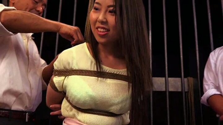 Screenshot 21 from DHJM-001 ¡Hazimete no Haji! Kyōsei Zekkai Saei con Natural Girl: Seikan Kaihō Kenkyūjo 120 Minutos