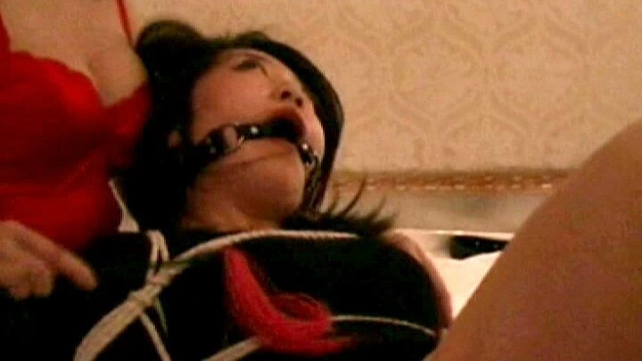 Screenshot 3 from DOMM-004 Lien Serré : Femmes Dominant des Femmes