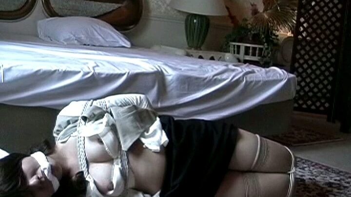 Screenshot 12 from DOMS-003 Bondage e Tesoro Legato 100 Minuti: Altra Regina e SM con Natsukawa Rika, Aida Nanako, Ichikawa Rina, Miyashita Sukekaori, Hana Tsubakikaoru