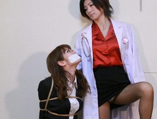 Screenshot 9 from DOSX-003 Natsukawa Rika, Akasaka Nana: Tight Constriction, The Investigation of a Nightmare, A Female Doctor’s Survival, Crohns-Holmes Diagnosis, Oppression, Constriction Photo Salon EX / Fantasista