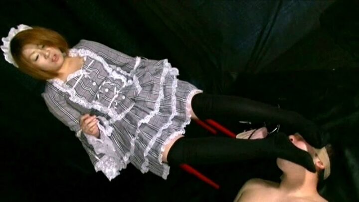 Screenshot 7 from Maid Servant I Want to Be Serviced: Costume Edges and Other Maid Girls