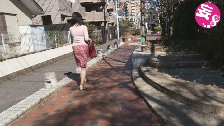 Screenshot 11 from EMEN-044: I Took My Humiliated Housewife from the Street, Raped Her in a Dark Alley, and Sold the Video… Humiliation Tsuya Juku / Emmanuelle