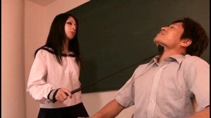 Screenshot 8 from FT-95: El Sirviente Masculino Entrenado Domésticamente por una Ama Sadística - Esclavo Anal SM