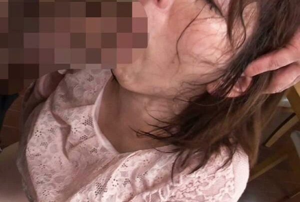Screenshot 7 from ZEAA-32 Shouda Chisato: Seed-Sowing Stepmother – Brainwashed by Her Stepchildren into Becoming a Sex Slave