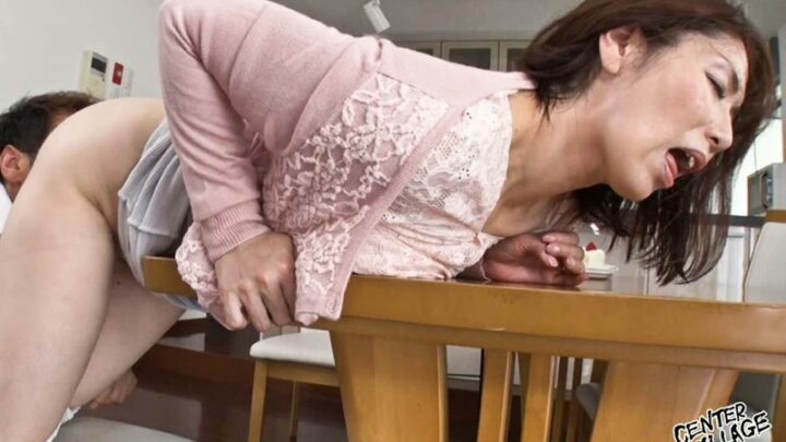 Screenshot 6 from ZEAA-32 Shouda Chisato: Seed-Sowing Stepmother – Brainwashed by Her Stepchildren into Becoming a Sex Slave