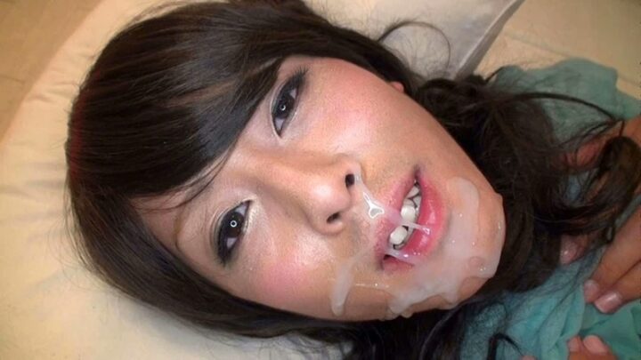 Screenshot 12 from TWO-003 橘芹奈：一位女性變裝者的巨大勃起陰莖讓男人們看到後瘋狂，導致一場興奮的三人性愛... 新半女性變裝