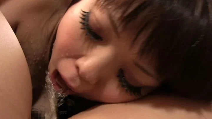 Screenshot 9 from VRXS-070 女同性恋学生戏剧：爱与尿 - 楠木桃，牧野绘里，V&R 尿尿