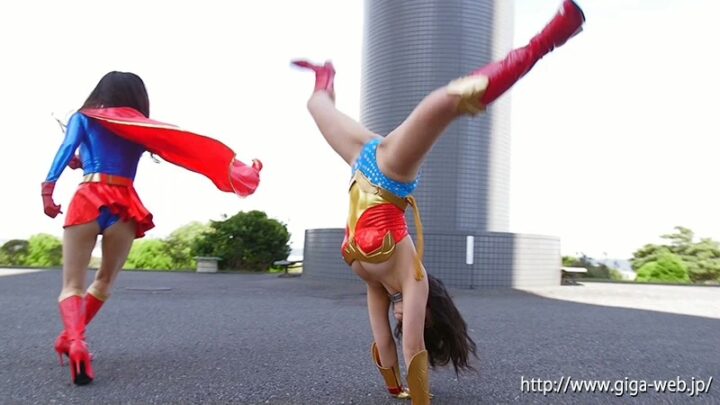Screenshot 17 from GIGP-05 春原未来、開海花 美国超级女英雄 vs. 迪娜女郎及其他 阿克梅丰满靴子服装 95分钟 绿木高志