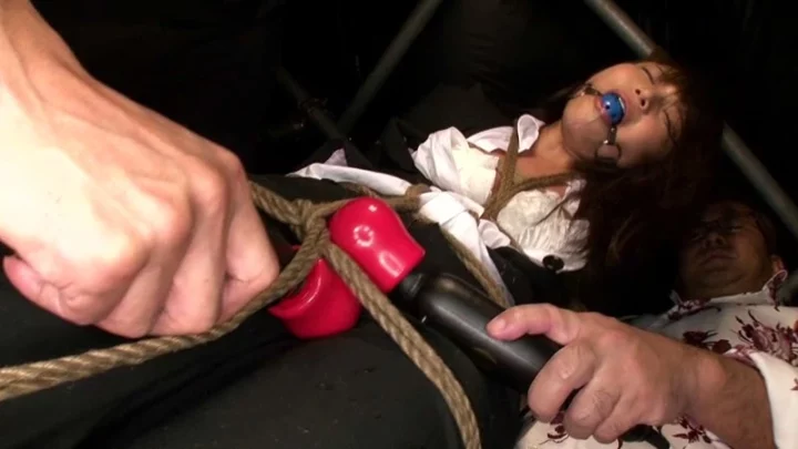 Screenshot 19 aus DXMG-016 Der Moment, in dem sie eine Frau wird: Asashino (Shino Megumi) Verhörakte... Gefesselt und geknebelt S&M