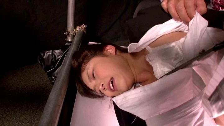 Screenshot 17 aus DXMG-016 Der Moment, in dem sie eine Frau wird: Asashino (Shino Megumi) Verhörakte... Gefesselt und geknebelt S&M