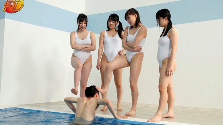 Screenshot 14 aus AVOP-321 Miyagi Aya, Shizutani Miyu: Freedom Academy Swim Club – Only Busty Girls Allowed, the Brutal Hazing Male Newcomers Face