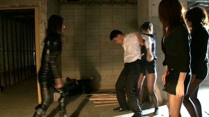 Screenshot 5 from NFDM-120 Super Brutal : Femmes policières et la Brigade des femmes malveillantes Reine SM - Kitajima Rei, Suma Anri, Masaki Nao, Asami Ran