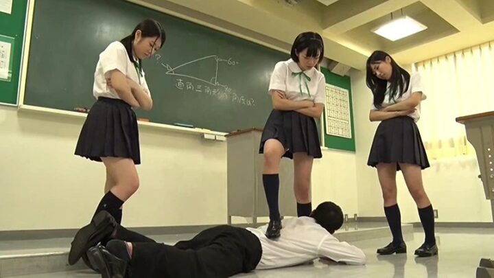 Screenshot 9 from NFDM-439 Girls’ High School Foot Fetish Research Club 2: Facesitting Femdom