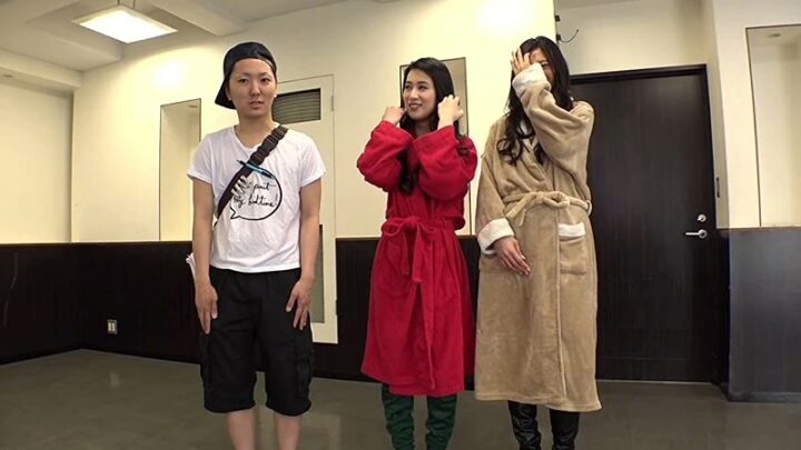 Screenshot 21 from NFDM-478 Arisawa Misa, Itou Mao, Seino Ayaha: Historia Lateral de Fotografía Masculina – Ducha Dorada Completa y Juego de Choque Eléctrico ~ Entrenamiento con Miembros del Personal ~ Reina Abeja y Hombres Masoquistas 110 min