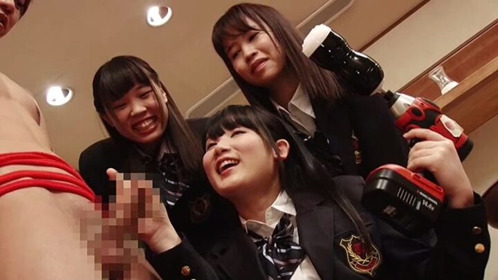 Screenshot 3 from NFDM-494 今井舞、宮崎彩、織田繪梨奈 JK 探險者獵人：直到射精為止的重賽，面部騎乘，女學生，紀律，拘留