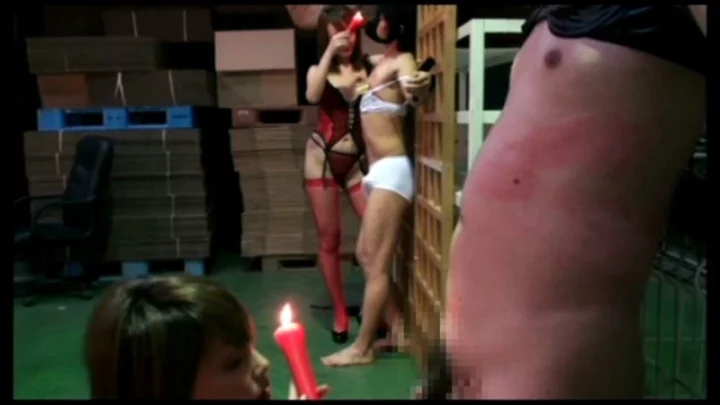 Screenshot 11 aus ANTA-05 Sakurada Sakura Antares' Frau 05: Öffentliche Demütigung und Training durch zwei sadistische Königinnen - Fleisch-Bestrafungs-Edition