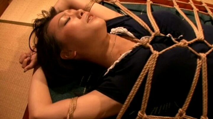 Screenshot 20 from MAD-097 Yanagida Yayoi: La disperata lotta di una giovane moglie tormentata, quarto episodio, 120 minuti di dominazione con squirting