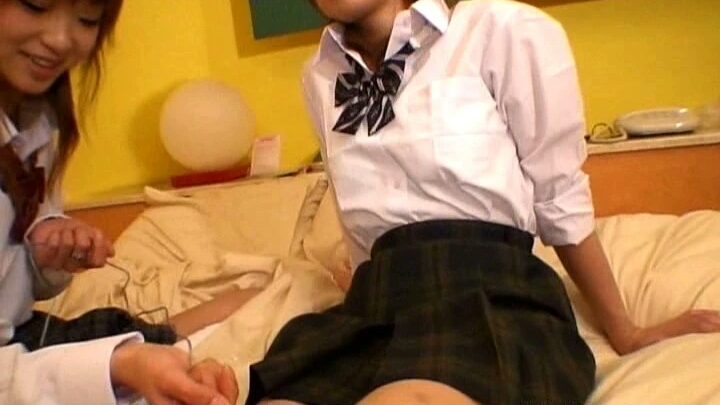 Screenshot 15 from RVS-006 [三位女孩在崩潰的城市：川上優 SM 100分鐘 - 完整版]