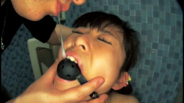 Screenshot 11 from STAR-1082 : Lolita scat en douche dorée avec forte poitrine