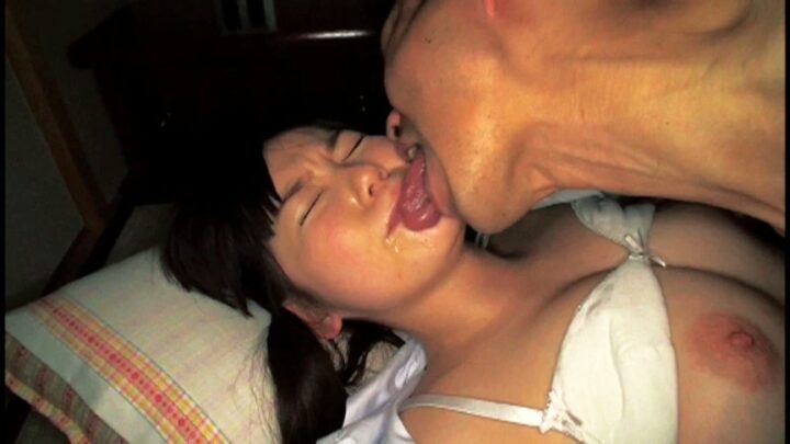Screenshot 20 from STAR-1082 : Lolita scat en douche dorée avec forte poitrine