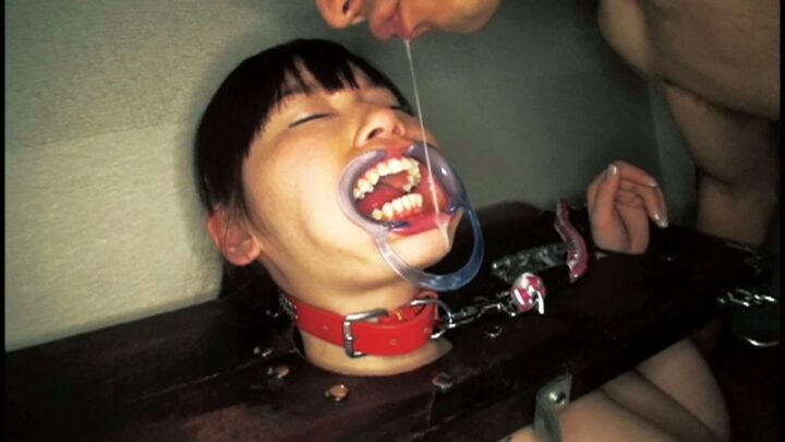 Screenshot 16 from STAR-1082 : Lolita scat en douche dorée avec forte poitrine