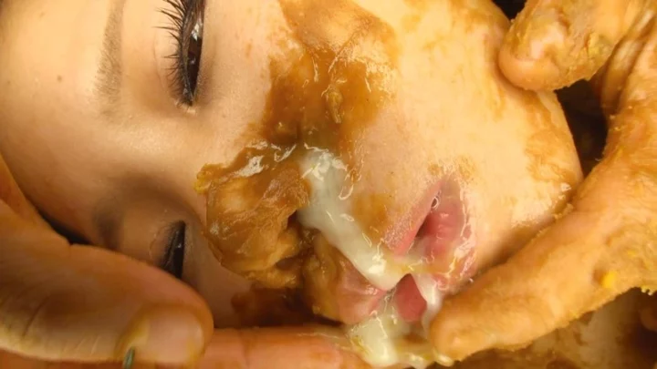 Screenshot 3 from MANQ-005 대식가 음식 전사 미즈키 하루키가 자신의 신선한 똥을 폭식해 보인다 - Mania9 스캣 배설물