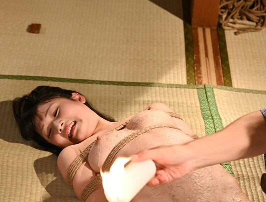 Screenshot 2 from TEN-025 Yamai Suzu: Remojándose en las Aguas Termales, Shuku 12: Edición de Ataduras en Tatami, Azotamiento Hirviente
