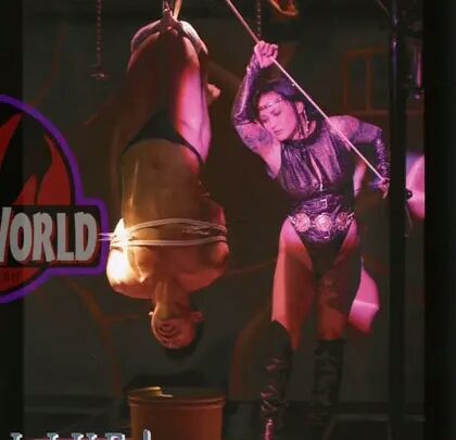 Screenshot 1 aus ZCP-007 Hanamai Yui LIVE! The Legendary Sado Queen: Prostitute