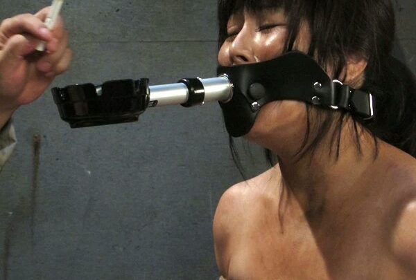 Screenshot 5 from JBD-165: 언더그라운드 레이디스 어택커스 4: 고통과 굴욕의 날들, SM Acme, 구속, 의상, 이라마 요시다, 하나 카와카미 유우, 더블 페네트레이션, 마키 미즈사와, 아즈사 나가사와의 훈련, 3P