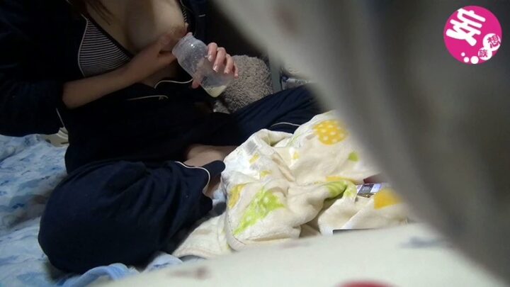 Screenshot 6 from KBMS-060: La moglie amatoriale che si filma mentre allatta e gioca con il seno - 1113 Koubou / FantastiClub Latte materno