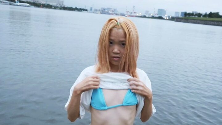 Screenshot 6 from KTKZ-057 Akane Shizuku: Piangendo, Senza Casa, Senza Genitori, Senza Seno, Senza Glamour, Morte Vergine, Sperma Rasato, Naturale, In Mezzo alla Scena