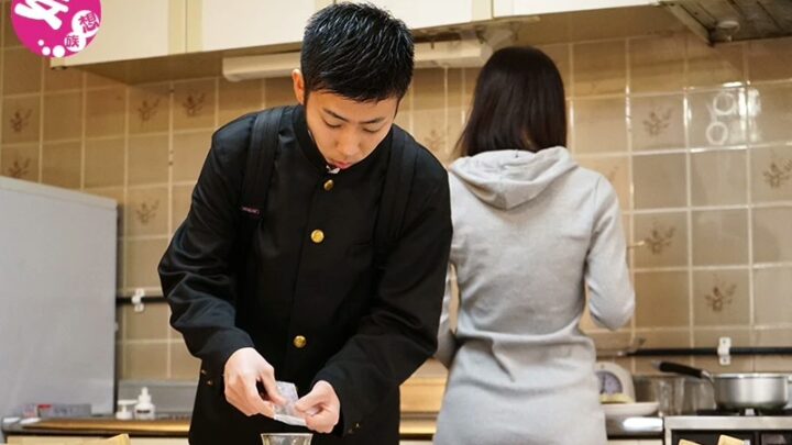 Screenshot 18 aus MKON-008 Akemi Miu: I Hate Being Initiated, But I Sold My Wife to a Bad Group. I Can’t Help Her While She’s Forced to Cum Massively in Front of My Eyes, Takashi ATKD Humiliation Rape, Shaved, Ill-Mannered, Gangbang