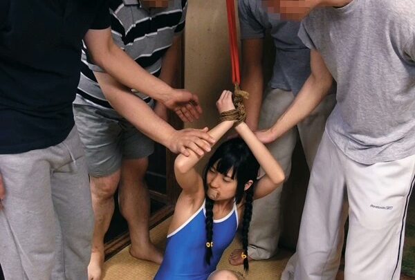 Screenshot 7 from MUM-171 Miyauchi Shiori: Legata e Costretta a Eiaculare Sperma Reale. Ragazza di Scuola Timida di 149cm, Senza Peli, Struttura Piccola, Sesso Ruvido, Orgia di Sperma, Costume da Bagno, Vestiti, Aspetto Bagnato