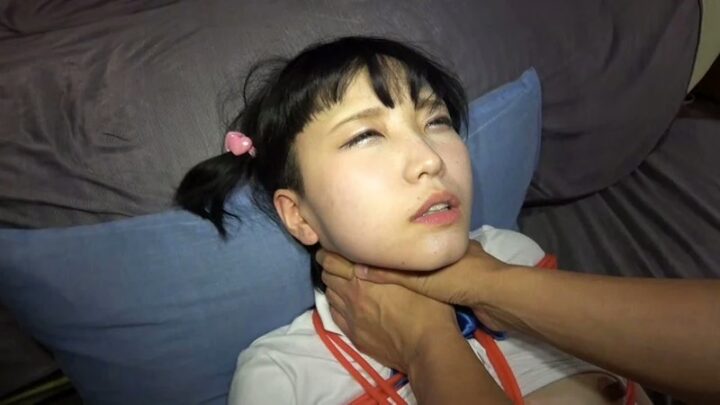 Screenshot 5 aus NDWQ-005 Nizumi Maika: Beautiful Schoolgirl’s Deep Throat, Squirting, Masturbation, Creampie, and Extreme Dildo Pleasure