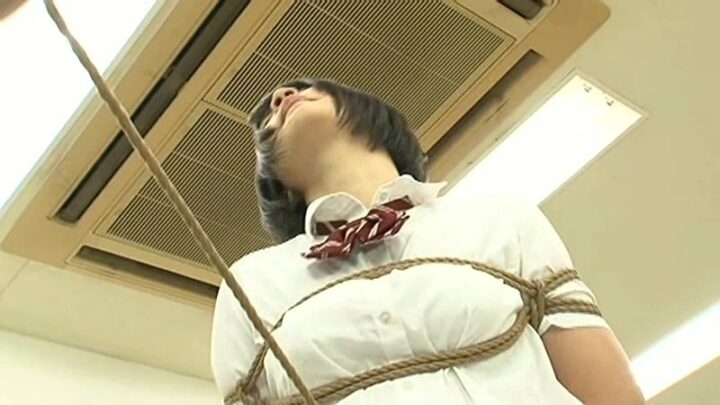 Screenshot 18 from NKD-142 涼宮琴音：天真的女學生集體強暴 - 中島工業