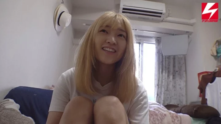 Screenshot 9 from NNPJ-402 南波 日本：你会让我带这个害羞的金发美女出去吗？诱惑一个胆怯的女孩从她的一居室公寓出来进行户外性爱