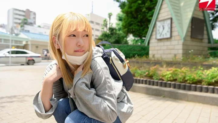 Screenshot 11 from NNPJ-402 南波 日本：你会让我带这个害羞的金发美女出去吗？诱惑一个胆怯的女孩从她的一居室公寓出来进行户外性爱