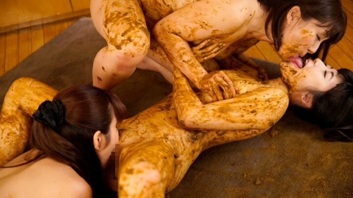 Screenshot 2 aus OPUD-240 Aoi Shiho, Ayuhara Itsuki, Harukawa Sesera: Ultimatives Anal-Lesben-Schülerinnen-Training - Schauspielerinnen-Vergewaltigung, Defäkation
