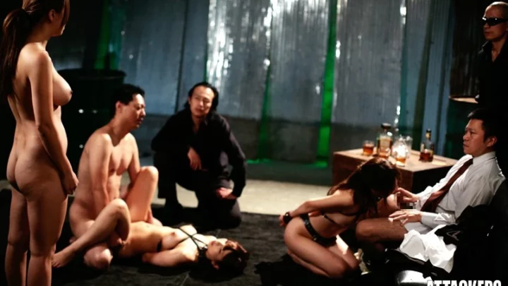 Screenshot 7 aus RBD-355 Bühne 22 von Busty Trap: Yuki Toma, Hikari Nyotaimatsu, Ryou Seto Orgie mit Bondage