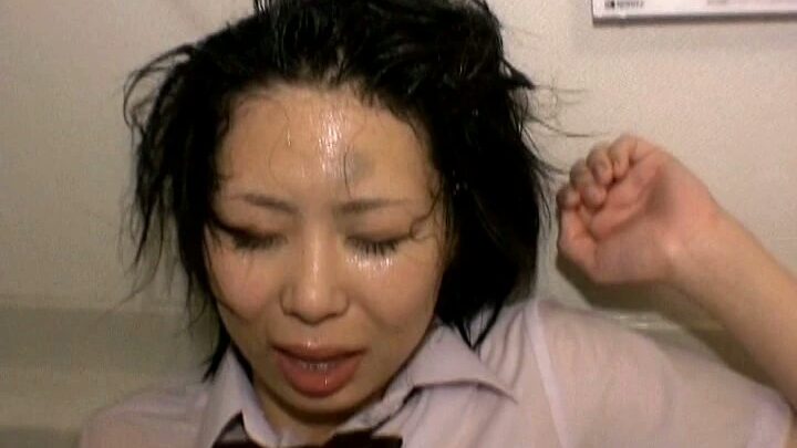 Screenshot 2 from SKSJ-001 高井奈奈 丽丽 瘦弱少女 1 排泄 强奸 玲人会 学校泳装 黄金淋浴